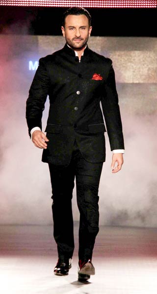 सितारों ने रंगीन किया ब्लेंडर्स प्राइड फैशन टूर । फैशन फोटो