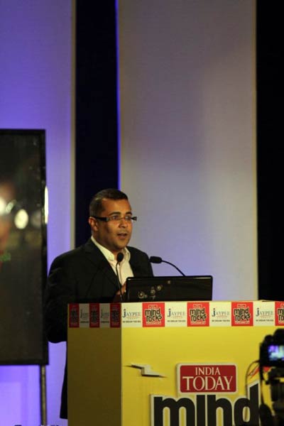 पास हो लोकपाल का सर्वश्रेष्ठ मसौदा: चेतन भगत