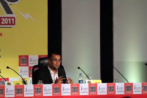 पास हो लोकपाल का सर्वश्रेष्ठ मसौदा: चेतन भगत