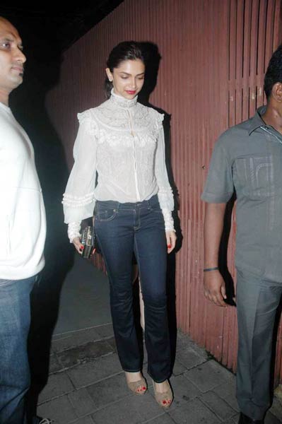 रणबीर कपूर की पार्टी में ये कौन... | फोटोः सेक्सी स्मिता