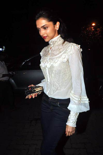 रणबीर कपूर की पार्टी में ये कौन... | फोटोः सेक्सी स्मिता