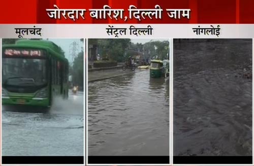 दिल्‍ली में भारी बारिश, तालाब में तब्‍दील हुई सड़कें | पढ़ें