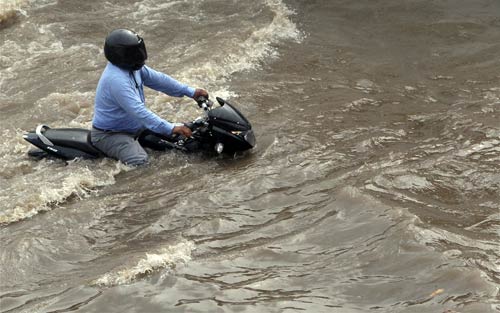 9 सितंबर 2011: तस्‍वीरों में देखें दिनभर की बड़ी खबरें |   पढ़ें