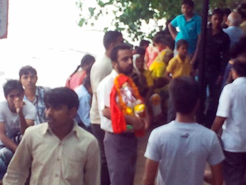 अगले बरस तू जल्‍दी आ... | ऐश्‍वर्या ने की गणपति की पूजा