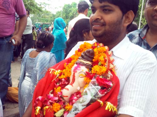 अगले बरस तू जल्‍दी आ... | ऐश्‍वर्या ने की गणपति की पूजा