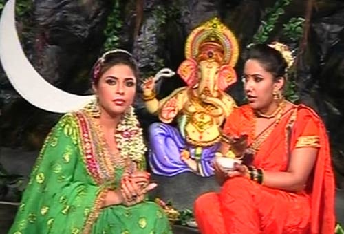 गणेशोत्‍सव की धूम में भक्‍तगण मग्‍न |  मंत्र करेंगे बेड़ा पार