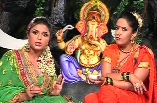 गणेशोत्‍सव की धूम में भक्‍तगण मग्‍न |  मंत्र करेंगे बेड़ा पार