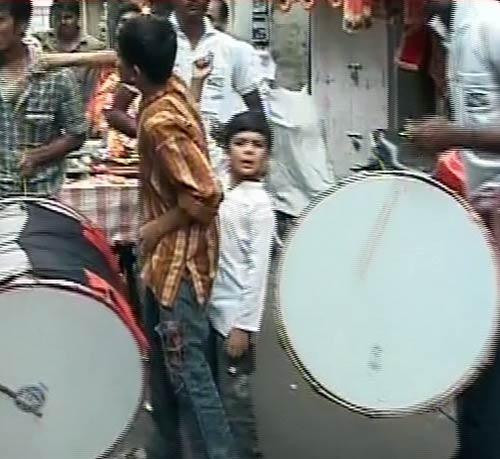 गणेशोत्‍सव की धूम में भक्‍तगण मग्‍न |  मंत्र करेंगे बेड़ा पार