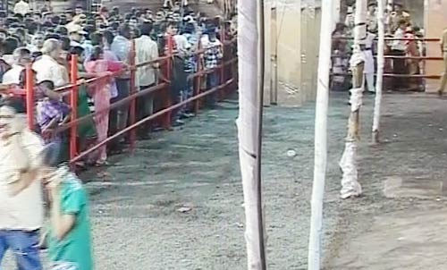 गणेशोत्‍सव की धूम में भक्‍तगण मग्‍न |  मंत्र करेंगे बेड़ा पार