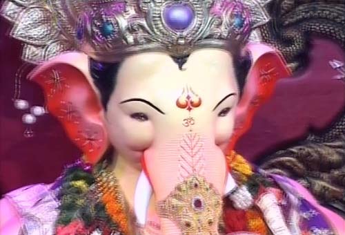 अगले बरस तू जल्‍दी आ... | ऐश्‍वर्या ने की गणपति की पूजा