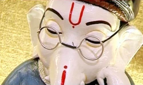 गणेशोत्‍सव के रंग में रंगे बॉलीवुड सितारे | गणेश-पूजा की धूम