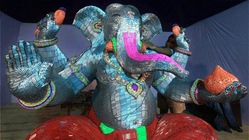 गणेशोत्‍सव की धूम में भक्‍तगण मग्‍न |  मंत्र करेंगे बेड़ा पार