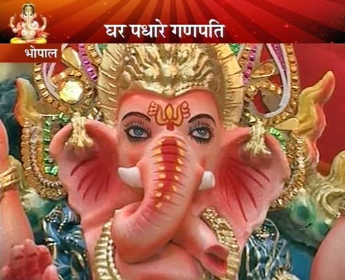 गणेशोत्‍सव के रंग में रंगे बॉलीवुड सितारे | गणेश-पूजा की धूम