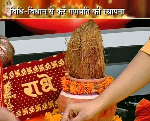 गणेशोत्‍सव के रंग में रंगे बॉलीवुड सितारे | गणेश-पूजा की धूम