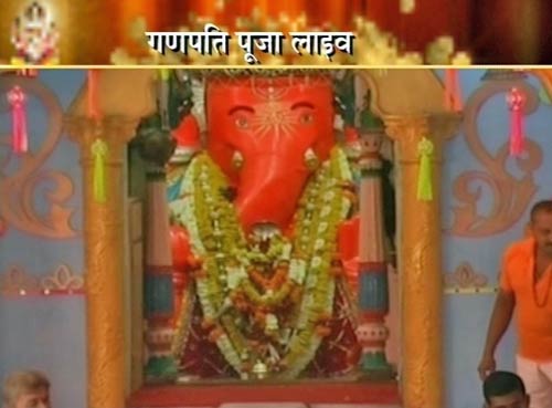 गणेशोत्‍सव के रंग में रंगे बॉलीवुड सितारे | गणेश-पूजा की धूम