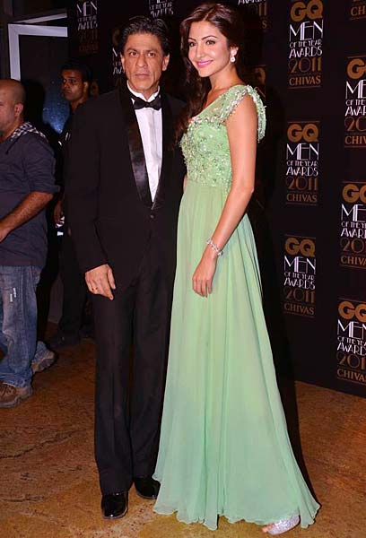 जीक्यू अवार्ड में बॉलीवुड, फैशन व खेल का तड़का | हॉट सोफिया