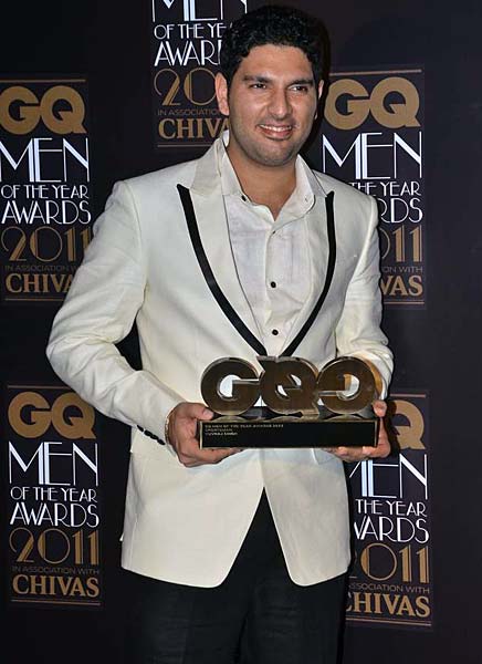 जीक्यू अवार्ड में बॉलीवुड, फैशन व खेल का तड़का | हॉट सोफिया