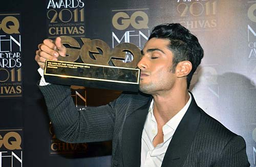 जीक्यू अवार्ड में बॉलीवुड, फैशन व खेल का तड़का | हॉट सोफिया