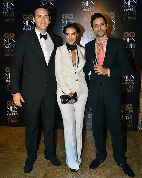 जीक्यू अवार्ड में बॉलीवुड, फैशन व खेल का तड़का | हॉट सोफिया