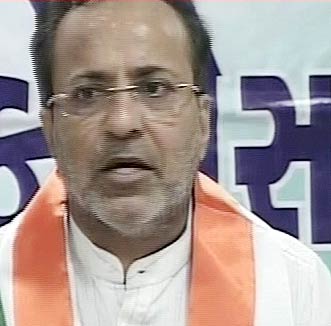 अनशन की राजनीति पर बैठे मोदी और वाघेला