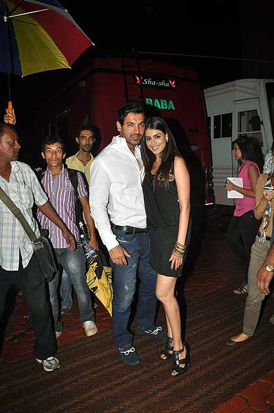 'फोर्स' का प्रचार करते जॉन-जेनेलिया | बिना मेकअप अभिनेत्रियां