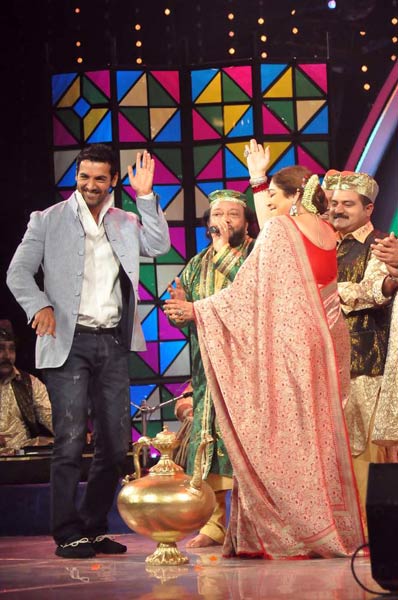 'फोर्स' का प्रचार करते जॉन-जेनेलिया | बिना मेकअप अभिनेत्रियां