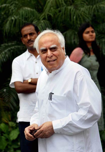 जानिए आपके नेताओं के पास है कितनी संपत्ति