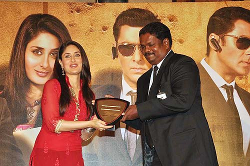 समारोह में करीना ने बिखेरी चमक  | 'बीइंग ह्यूमन' में सलमान