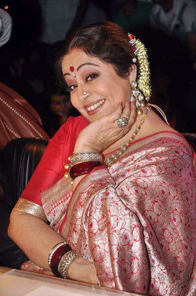 'फोर्स' का प्रचार करते जॉन-जेनेलिया | बिना मेकअप अभिनेत्रियां