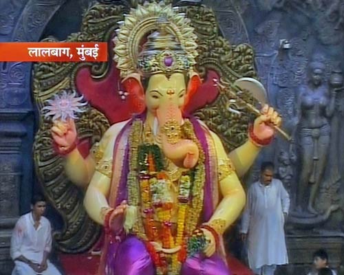 गणेशोत्‍सव के रंग में रंगे बॉलीवुड सितारे | गणेश-पूजा की धूम