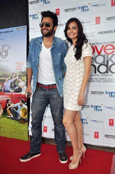 लव, ब्रेकअप्‍स जिंदगी का म्‍यूजिक लांच |  कैटरीना की अदा