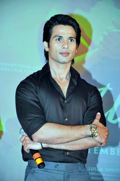 'मौसम' के म्‍यूजिक की सक्‍सेस पार्टी |  शाहिद की मस्‍ती