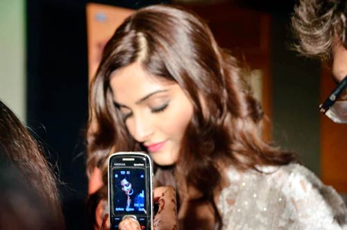 'मौसम' के म्‍यूजिक की सक्‍सेस पार्टी |  शाहिद की मस्‍ती