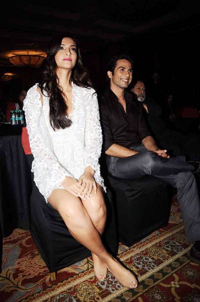 'मौसम' के म्‍यूजिक की सक्‍सेस पार्टी |  शाहिद की मस्‍ती