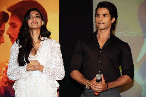 'मौसम' के म्‍यूजिक की सक्‍सेस पार्टी |  शाहिद की मस्‍ती