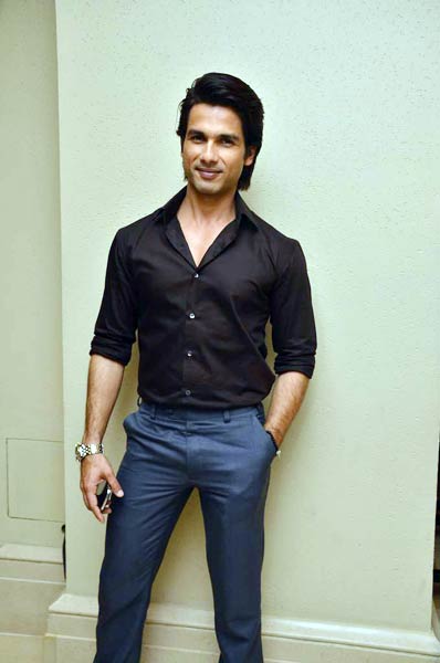 'मौसम' के म्‍यूजिक की सक्‍सेस पार्टी |  शाहिद की मस्‍ती