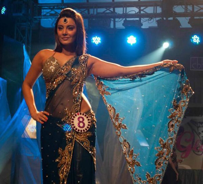 बॉलीवुड सुंदरी मिनीषा लांबा की अनदेखी तस्‍वीरें | स्विमसूट में जलपर