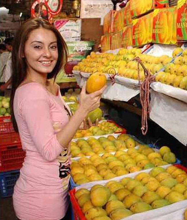 बॉलीवुड सुंदरी मिनीषा लांबा की अनदेखी तस्‍वीरें | स्विमसूट में जलपर