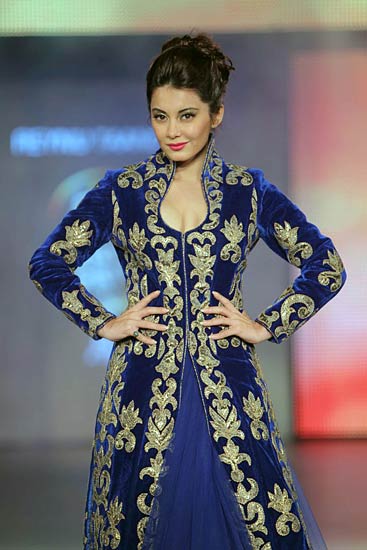 सितारों ने रंगीन किया ब्लेंडर्स प्राइड फैशन टूर । फैशन फोटो