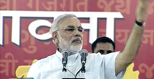 तस्‍वीरों में देखें मोदी ने कैसे तोड़ा अनशन