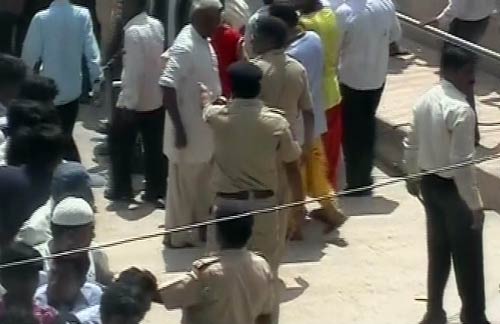 तस्‍वीरों में मोदी के उपवास का दूसरा दिन