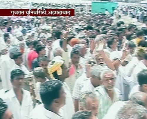 तस्‍वीरों में मोदी के उपवास का दूसरा दिन