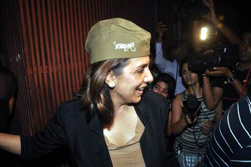 रणबीर कपूर की पार्टी में ये कौन... | फोटोः सेक्सी स्मिता