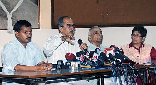 12 सितंबर 2011: तस्‍वीरों में देखें दिनभर की बड़ी खबरें | पढ़ें