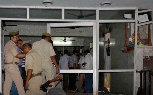 ताजनगरी में हुआ धमाका, 3 लोग हुए घायल