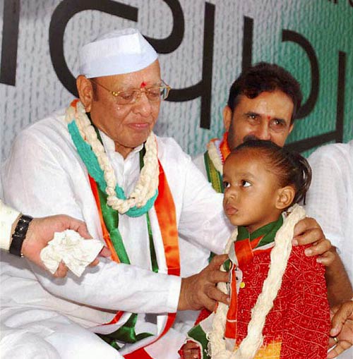 17 सितंबर 2011: तस्‍वीरों में देखें दिनभर की बड़ी खबरें | पढ़ें