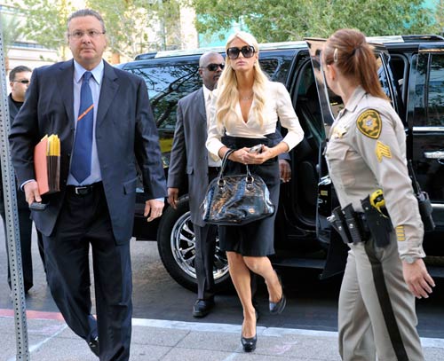 हॉलीवुड हसीना पेरिस हिल्‍टन मुंबई पहुंची...| 