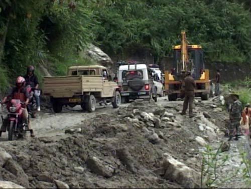 भूकंप के बाद की कुछ और तस्‍वीरें