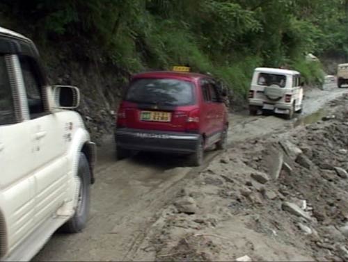 भूकंप के बाद की कुछ और तस्‍वीरें