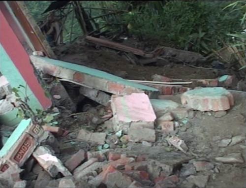 भूकंप के बाद की कुछ और तस्‍वीरें